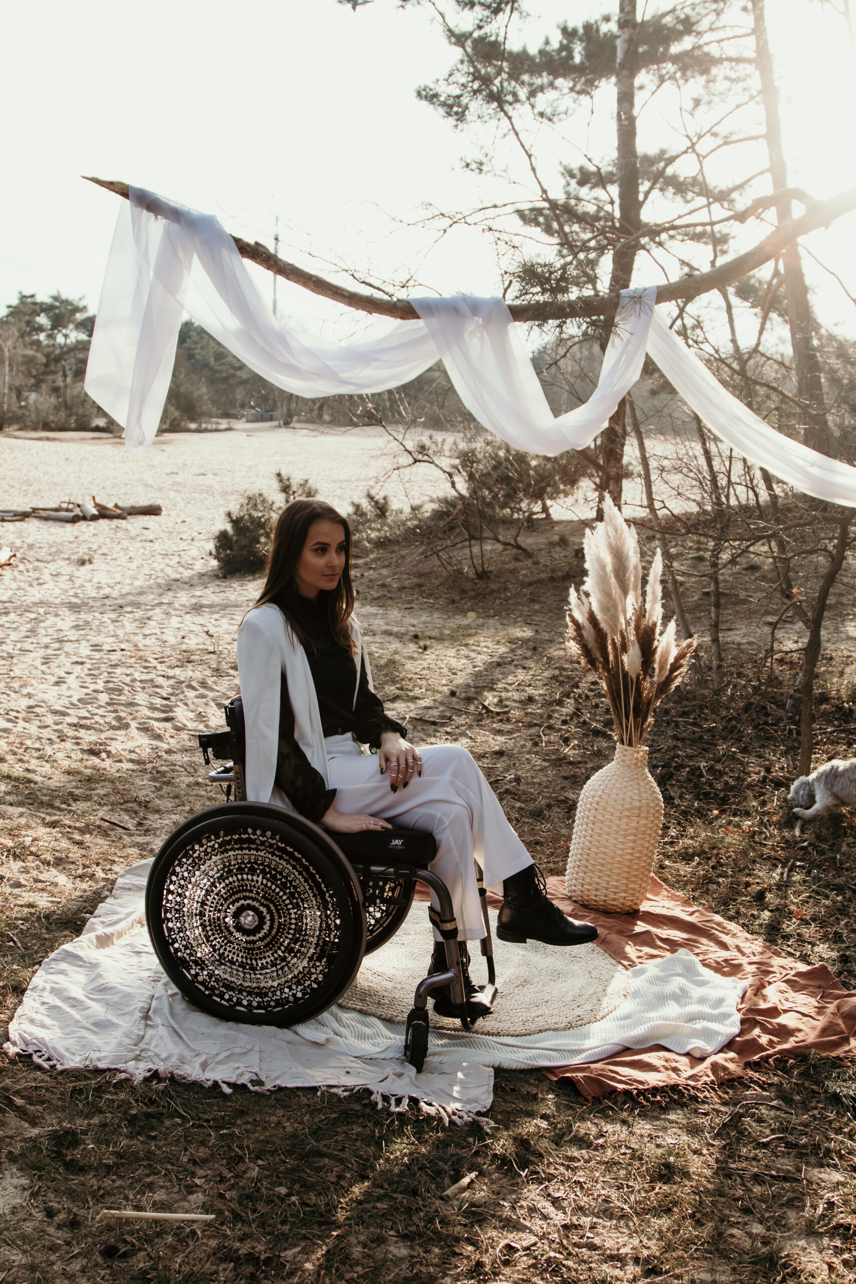 Foto Jael op het strand bij een bruiloft in rolstoel